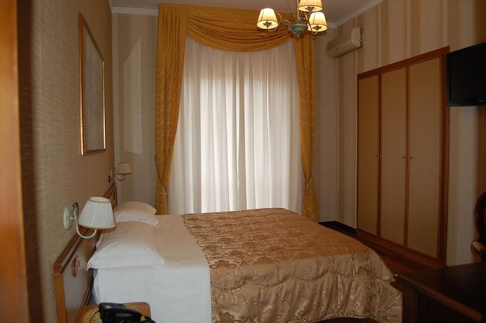 Hotel Ristorante Donato Calvizzano Eksteriør bilde