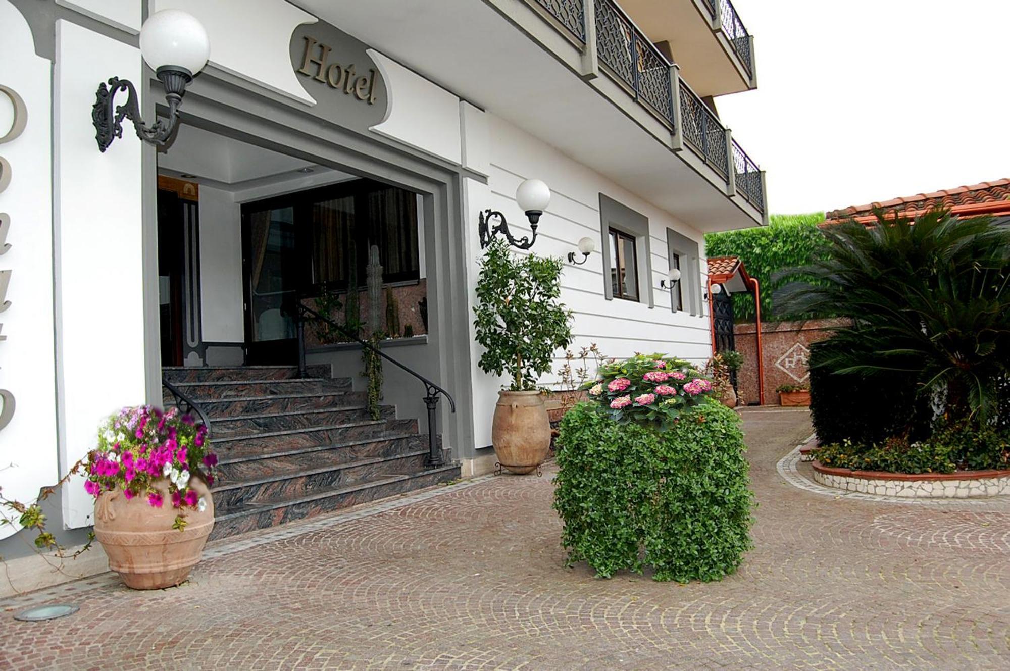 Hotel Ristorante Donato Calvizzano Eksteriør bilde
