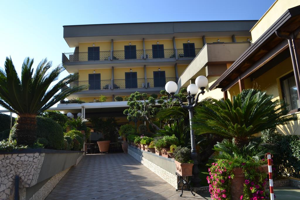 Hotel Ristorante Donato Calvizzano Eksteriør bilde