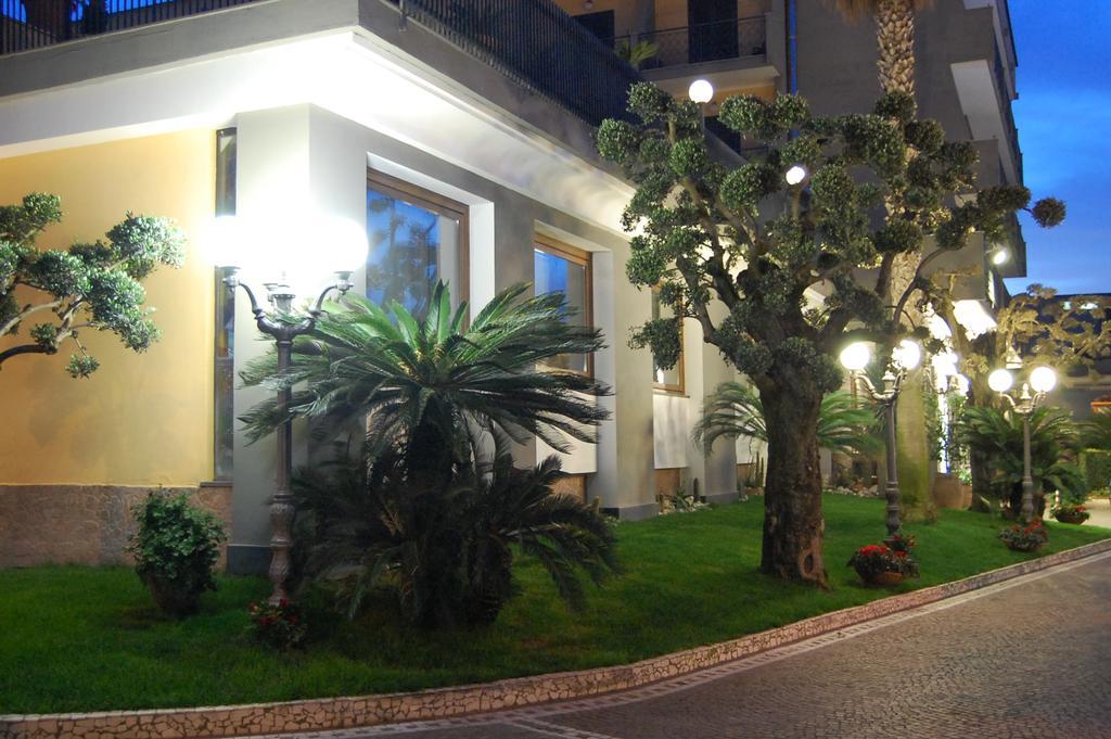 Hotel Ristorante Donato Calvizzano Eksteriør bilde