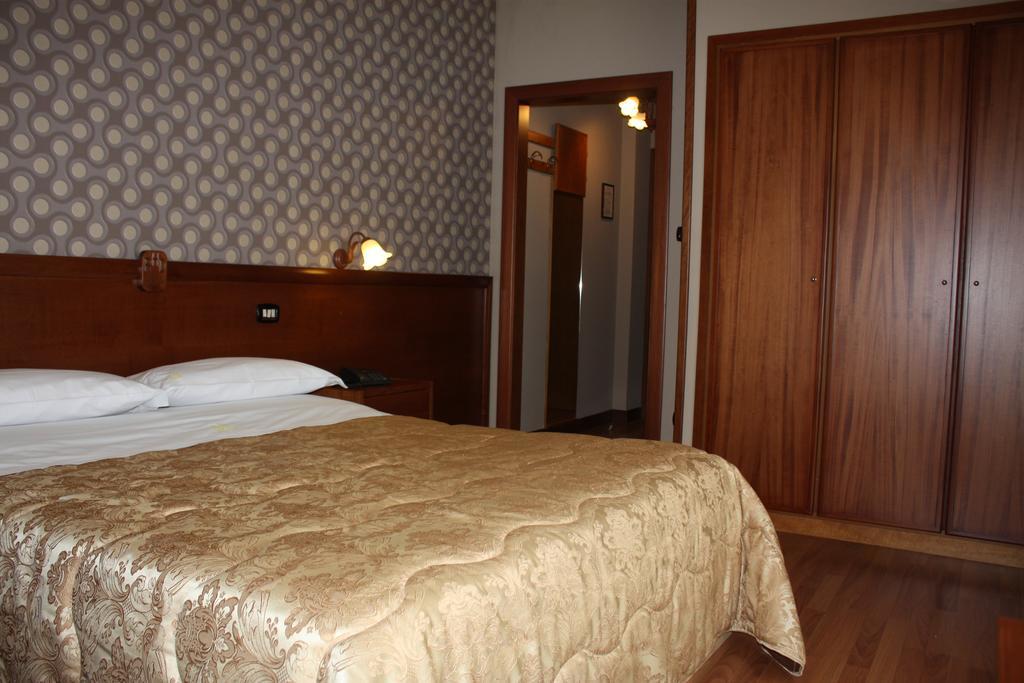 Hotel Ristorante Donato Calvizzano Eksteriør bilde
